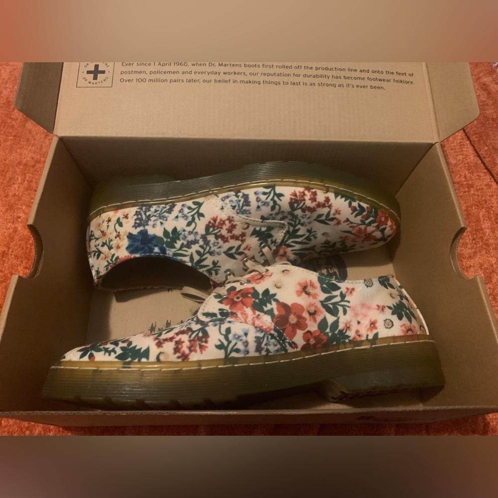Dr Martens Gizelle floral shoes like new size 8 women